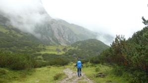 Hinab zur Hanauer Hütte