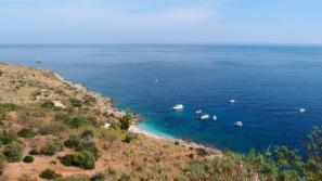 Ausflugsboote vor Cala dell'Uzzo