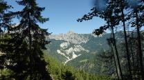 Blick zurück zum kleinen Buchstein und großem Buchstein/Tieflimauer hinter den Bäumen