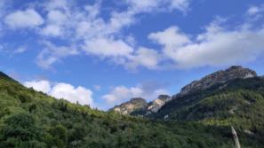 Blauer Himmel am Nachmittag