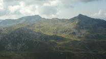 Blick nach Süden zu Bergseen über Doberdol