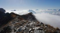 Am Kamm knapp über und bald in den Wolken