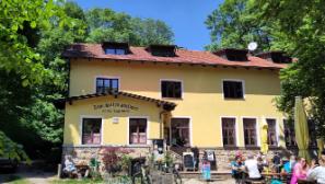 Vorbei am Gasthaus zum Salzstanglwirt\"