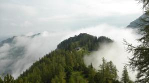 Blick zurück zum Hochkogelhaus nach dem ersten Anstieg