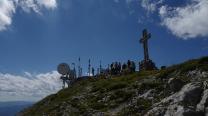 Auflauf beim Kreuz