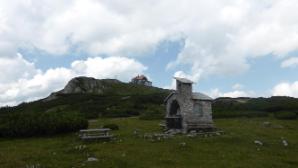 Kapelle und Hütte