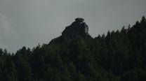 Spannender Stein in der Ferne