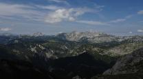 Ausblick zur Sonnschienhütte (mittig) und dem Brandstein (links) und Ebenstein (rechts) dahinter