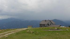 Dunkle Wolken hinterm Schutzhaus