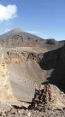 Ausblick in den Pico Viejo Krater und zum Teide