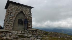 Am Gipfel der Heukuppe beim Heldendenkmal