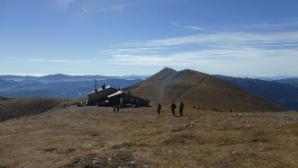 Fischerhütte und Gipfelhügel