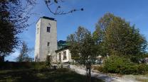 Schutzhaus mit Sinawarte am hohen Lindkogel